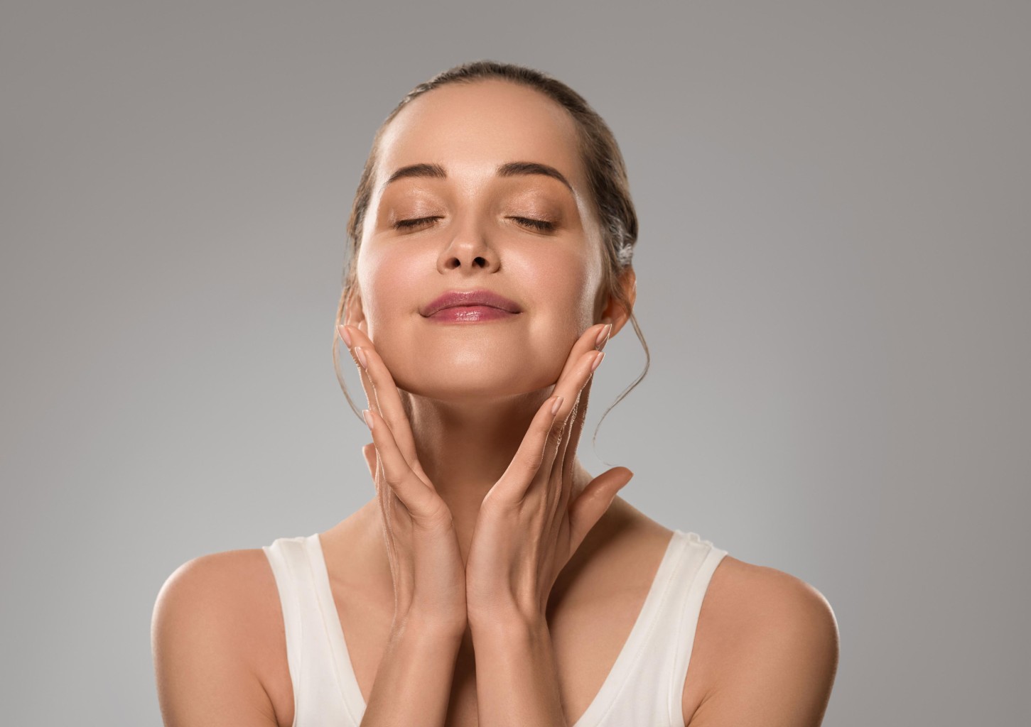 Dimanta mikrodermabrāzijas procedūra un maska sejai un kaklam