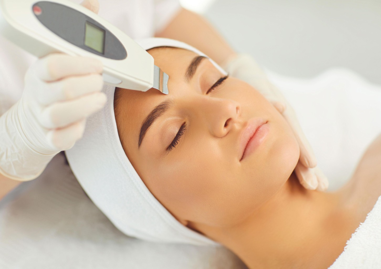 Ultraskaņas pīlings sejai un kaklam