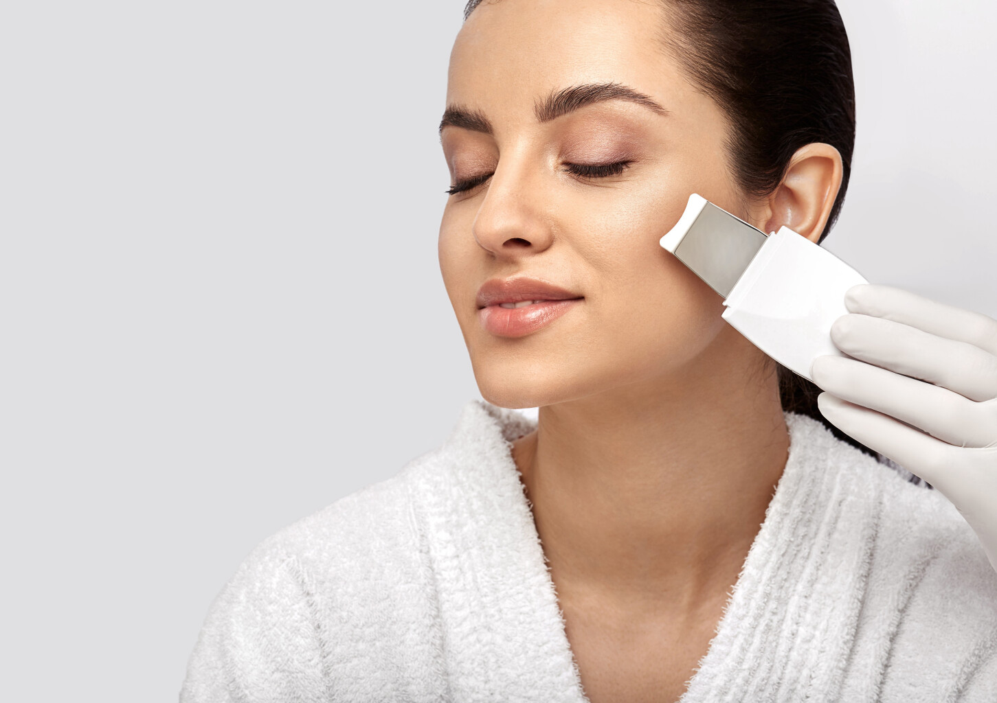 Ultraskaņas pīlings + mezoporācija sejai un kaklam