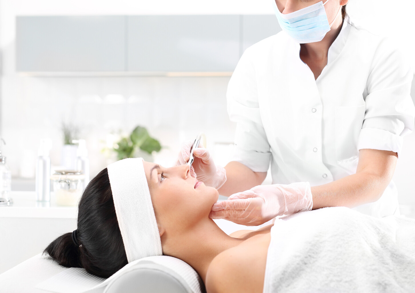 Алмазный пилинг + безинъекционная мезотерапия лица и шеи