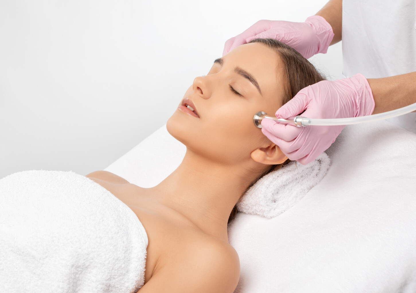 Dimantu pīlings + bezinjekciju mezoterapija sejai (3 reizes)