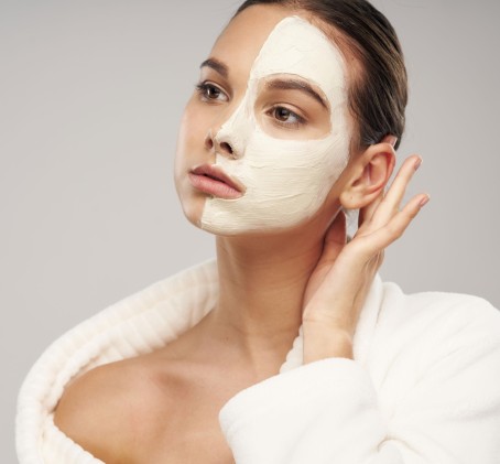 Dziļā mehāniskā sejas ādas tīrīšana ar HOLY LAND COSMETICS (Izraēla)