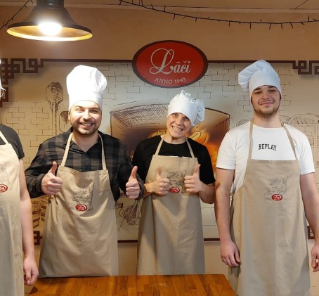 Unikāla vecpuišu ballīte maizes ceptuvē "Lāči"