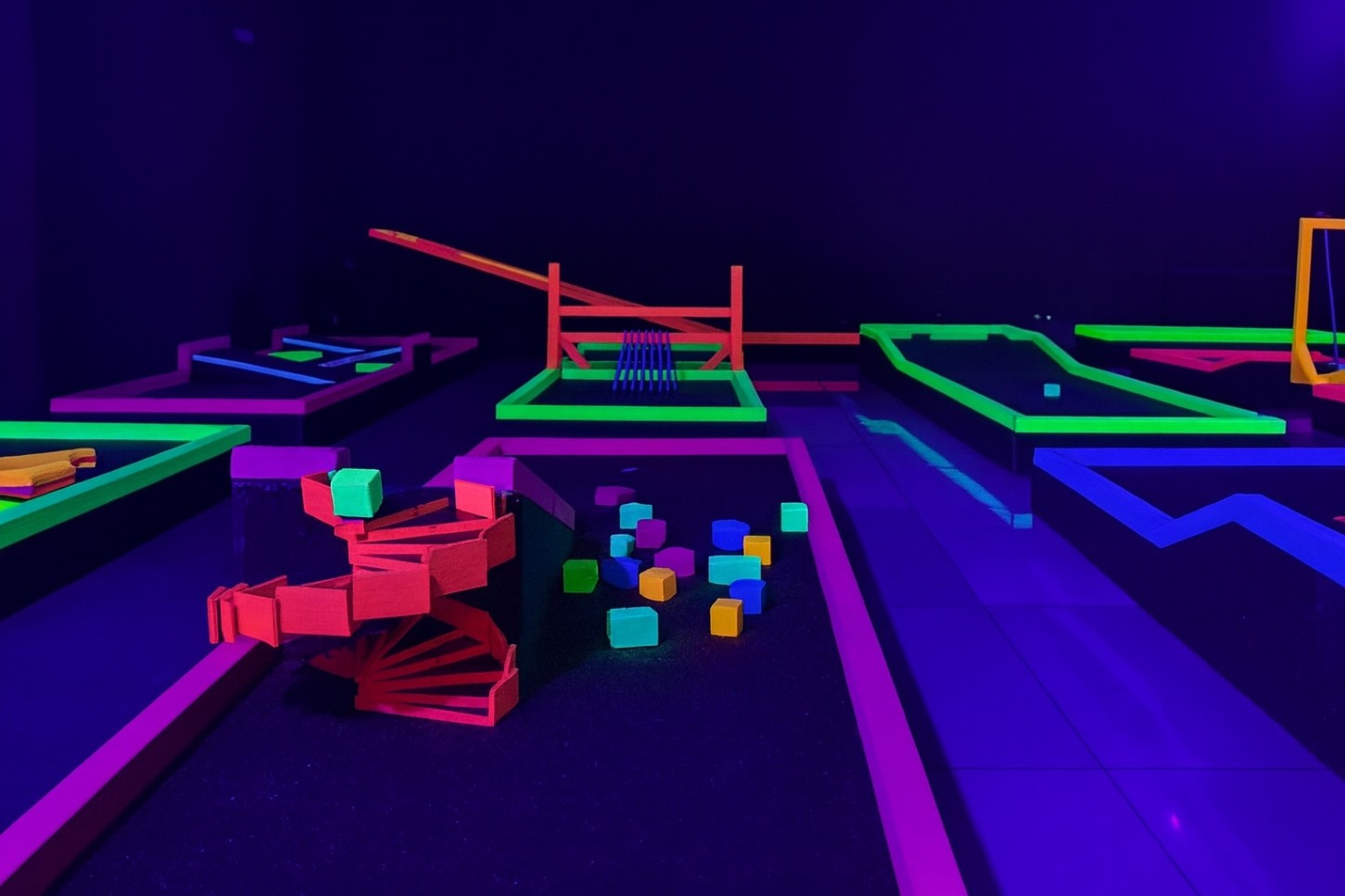 Mini Golfiņš – aktīva izklaide iekštelpās 1 personai