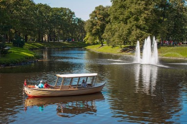 Privāts brauciens ar kuģīti pa Rīgas kanālu un Daugavu (līdz 10 pers.)