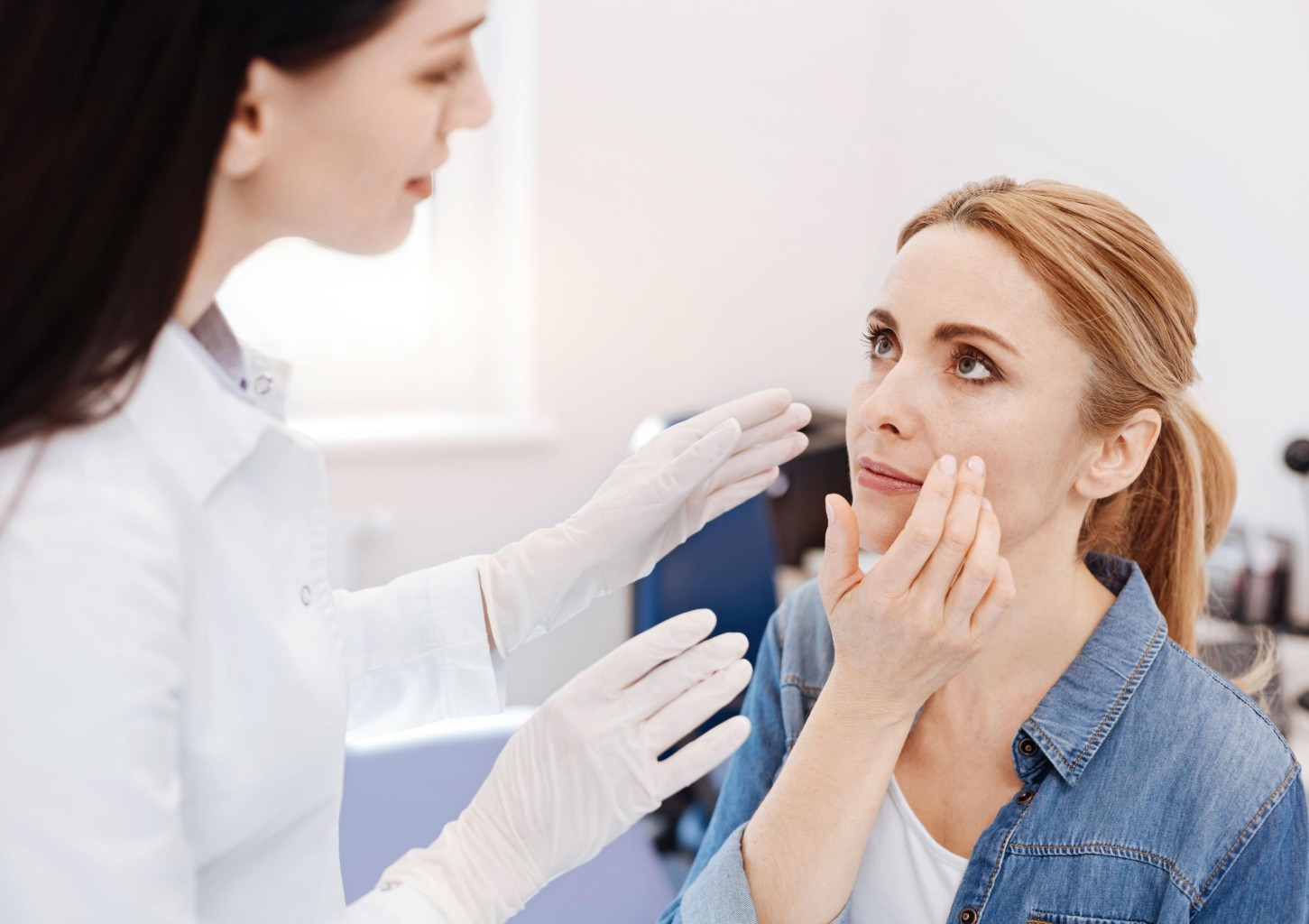 Atjaunojoša RF liftinga procedūra sejai salonā BIZE