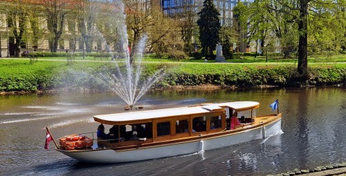 Прогулка на кораблике по Рижскому каналу для двоих (1 ч)