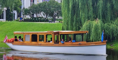 Прогулка на кораблике по Рижскому каналу для двоих (1 ч)