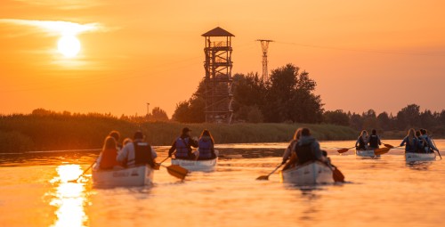 Прогулка на закате в Елгаве на подсвеченных лодках (3-4 перс.)