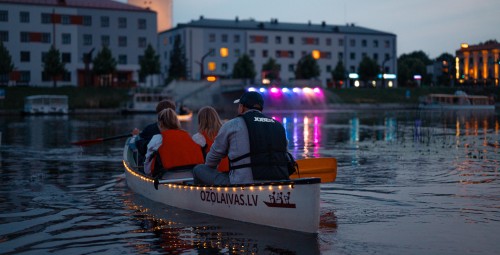 Прогулка на закате в Елгаве на подсвеченных лодках (3-4 перс.)