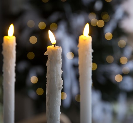 Ģimenes fotosesija ar tematiskām dekorācijām (30min.)