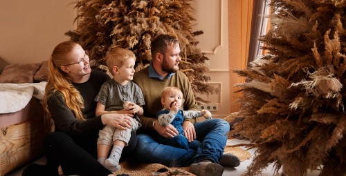 Семейная фотосессия с тематическими декорациями (30 мин.)