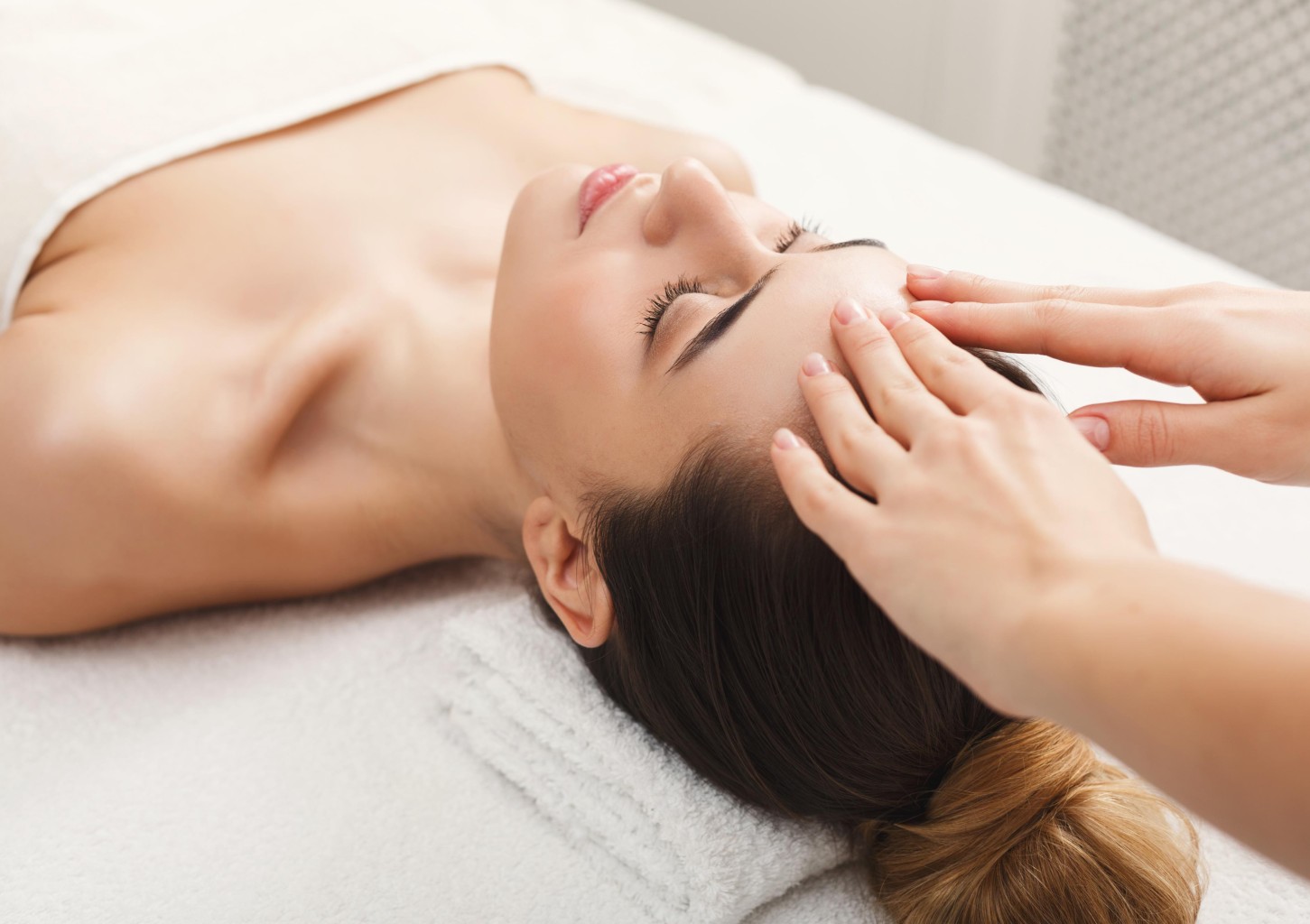 Atsvaidzinoša sejas procedūra salonā "Activ&Spa"