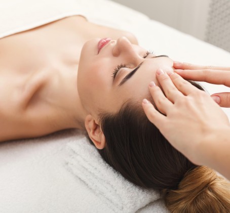 Atsvaidzinoša sejas procedūra salonā "Activ&Spa"
