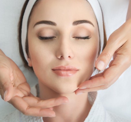 Kopjošā procedūra sejas ādai + fonoforēze salonā "Activ&Spa"