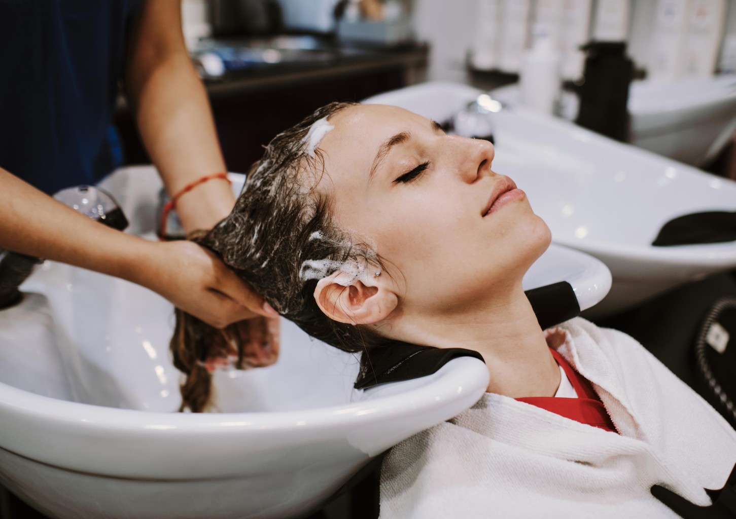 Matu mazgāšana un ieveidošana īsiem matiem SIBI salonā