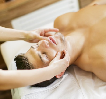 Īpaši vīriešiem - sejas tīrīšanas procedūra ar ultraskaņu salonā "Activ&Spa"