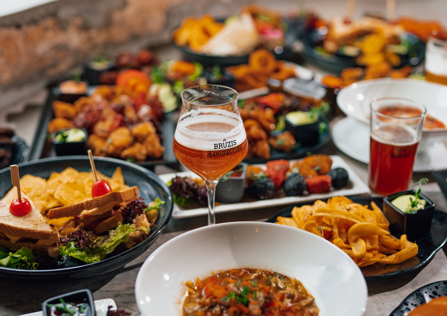 Gards ēdiens + alus no "Brūzis Manufaktūra" (3 pers.)