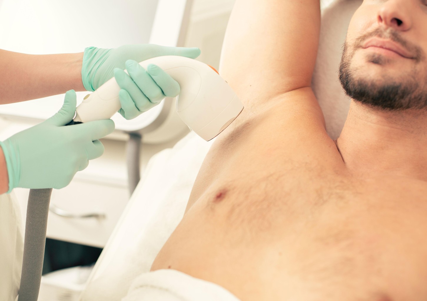 Lāzerepilācija padusēm (vīriešiem) salonā GRAND LUMENI