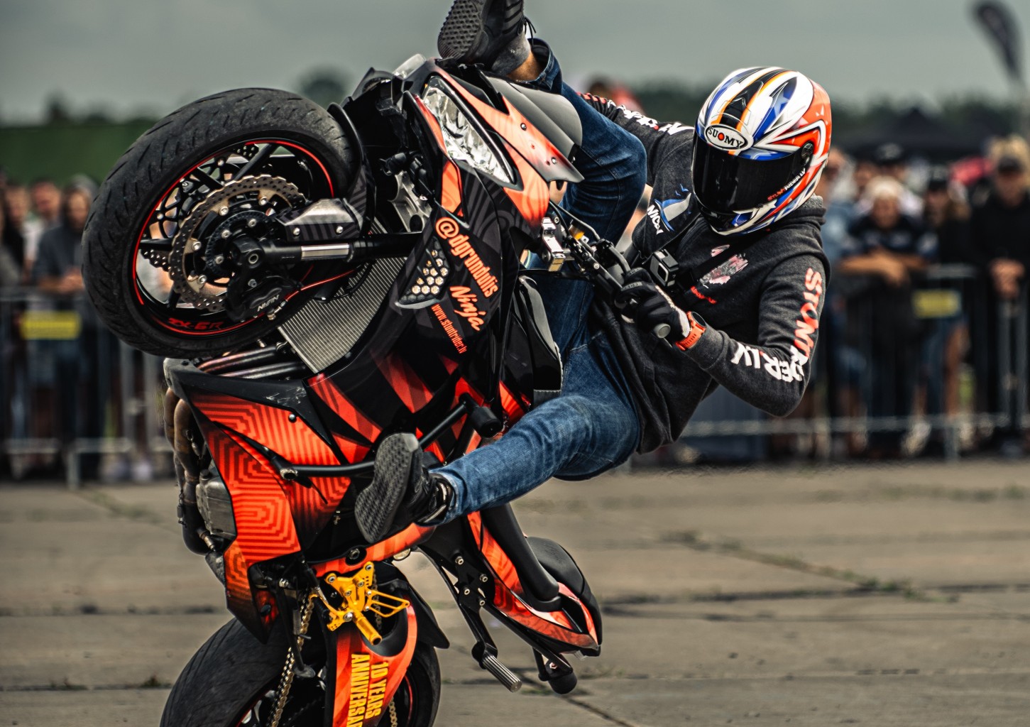 Поездка на спортивном мотоцикле с водителем-каскадером