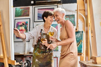 Interjera gleznošana diviem – Art&Wine meistarklase Rīgā