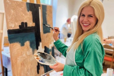 Interjera gleznošana diviem – Art&Wine meistarklase Rīgā