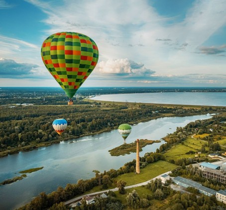 Īpašs lidojums ar gaisa balonu Latvijā diviem