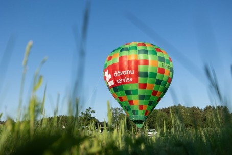 Īpašs lidojums ar gaisa balonu Latvijā diviem