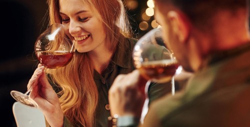 Latvijas vīnu degustācija studijā