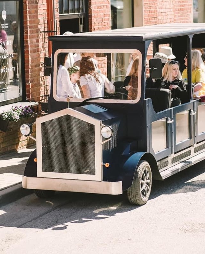 Ekskursija ar Kandavas Retro auto "Zīle"