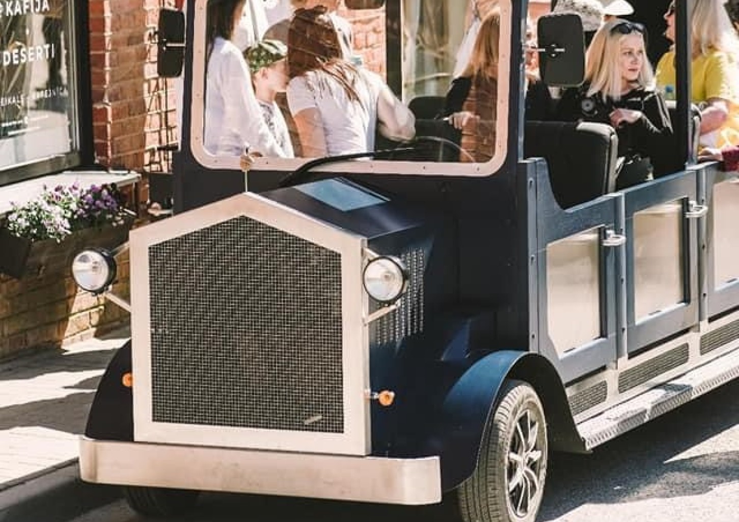 Ekskursija ar Kandavas Retro auto "Zīle"