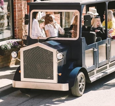 Ekskursija ar Kandavas Retro auto "Zīle"