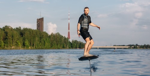 E-foil приключение по водам Риги – 30 мин. полет над водой