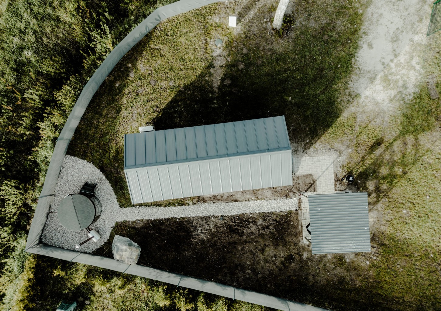 Nakts pie jūras ar atpūtu siltā kublā diviem (darba dienās)