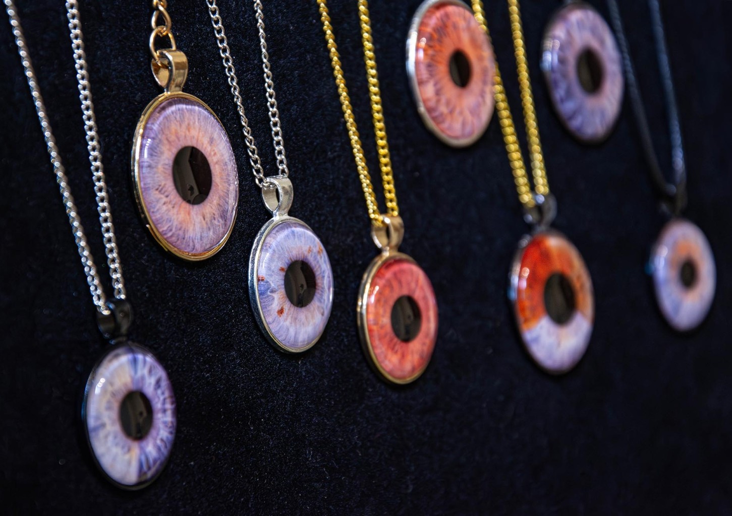 Индивидуальные аксессуары с фото глаза от студии "ViiEye"