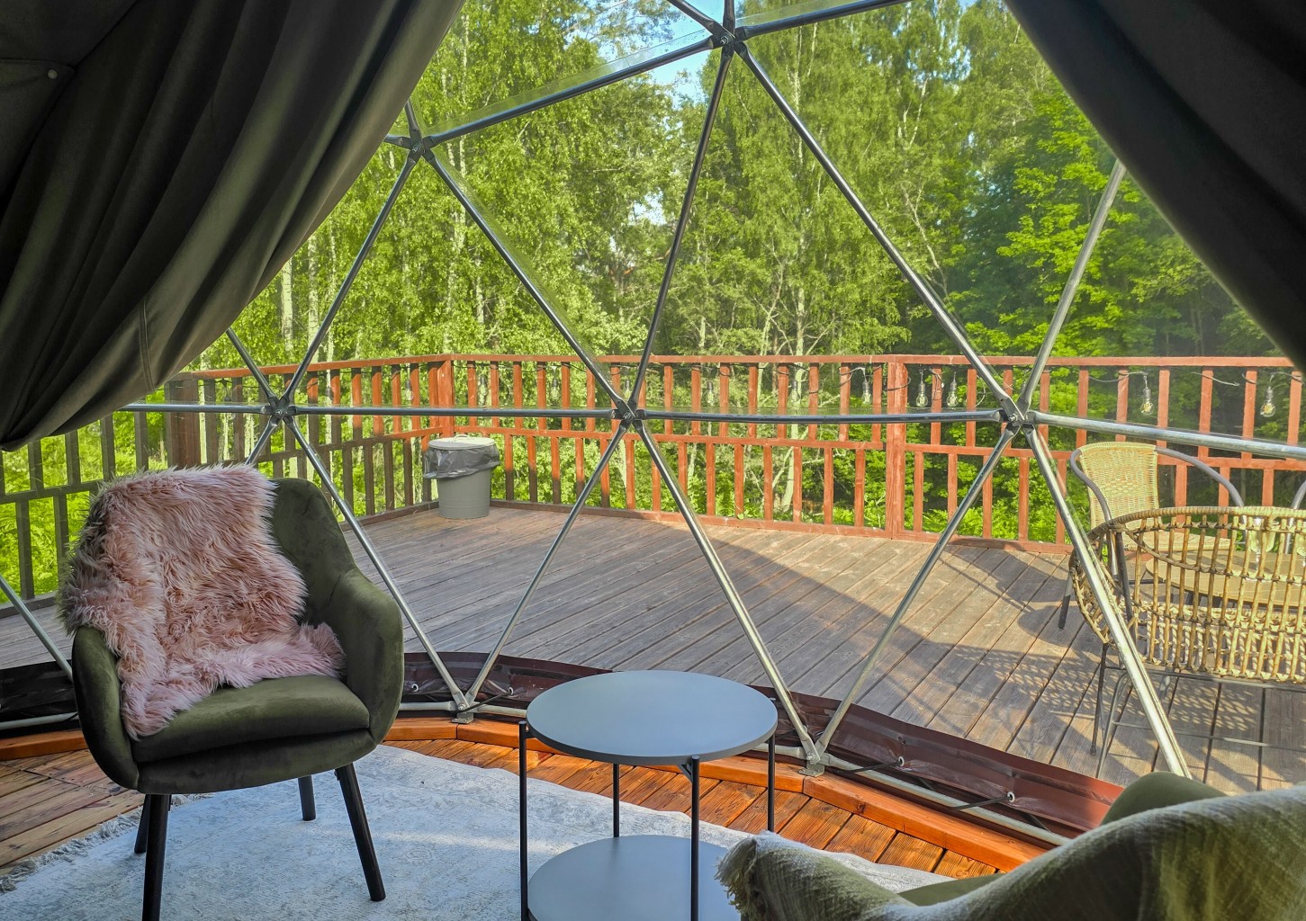 Brīvdienas ar glanci glempingā pie Daugavas diviem (darba dienās)