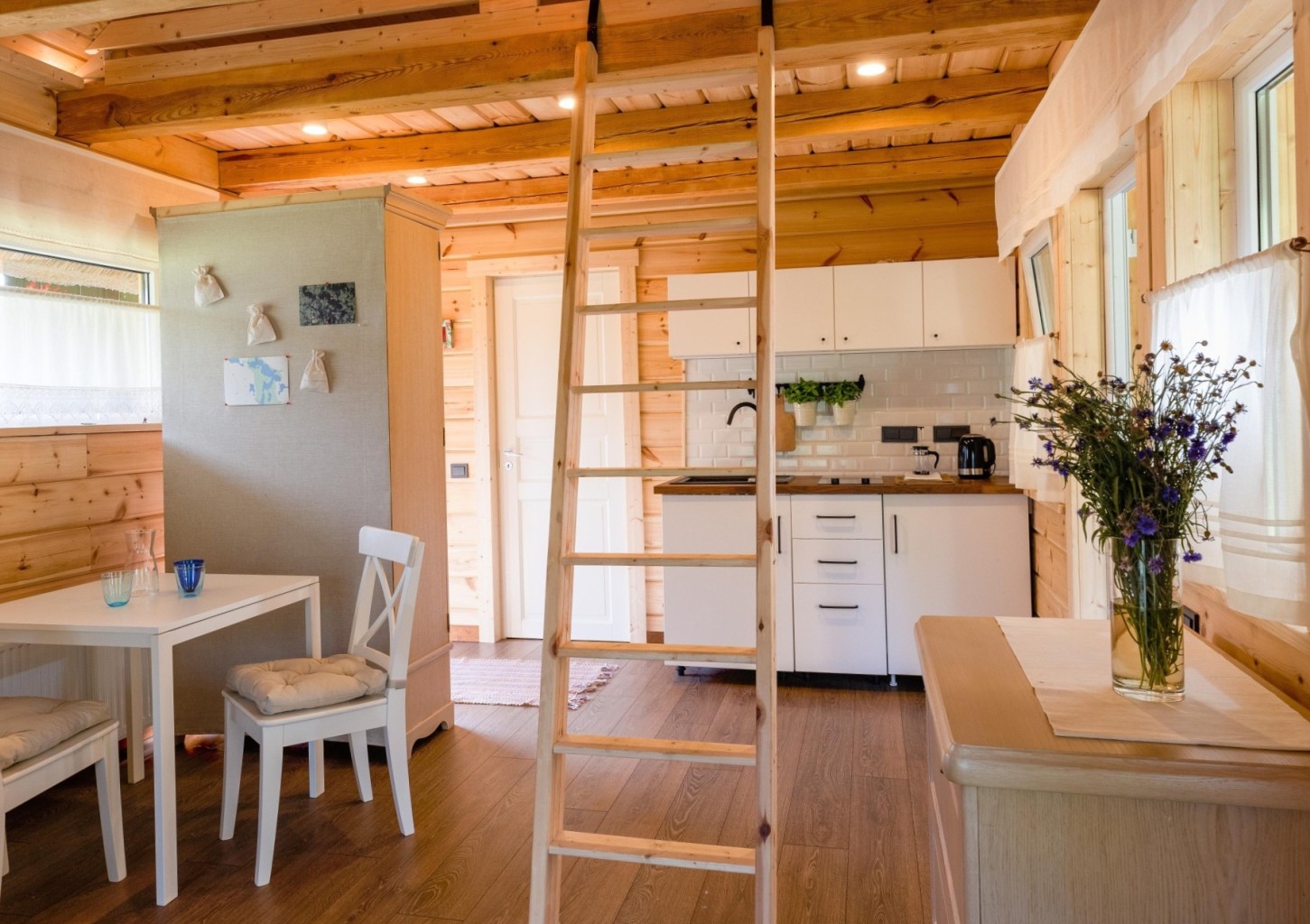 Eko brīvdienas pie ezera Viesu Sētā "Locu Sala" (vasaras sezona)