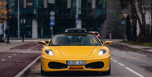 Brauciens ar Ferrari vai Lamborghini Biķernieku trasē (4 apļi)