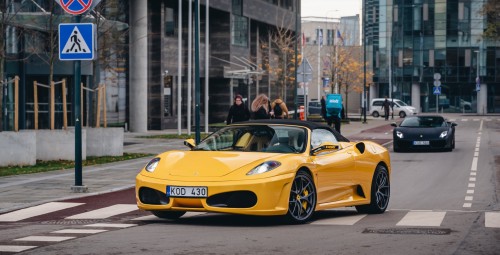 Brauciens ar Ferrari vai Lamborghini Biķernieku trasē (4 apļi)