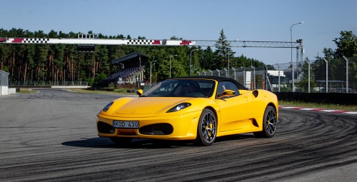 Brauciens ar Ferrari vai Lamborghini Biķernieku trasē (4 apļi)
