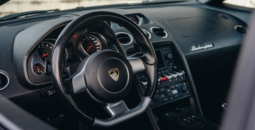 Brauciens ar Ferrari vai Lamborghini Biķernieku trasē (4 apļi)