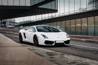 SuperDrive: сам за рулем Ferrari или Lamborghini (4 круга)
