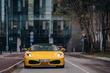 Pasažiera brauciens ar Ferrari vai Lamborghini Biķernieku trasē (2 apļi)