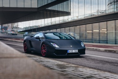 Pasažiera brauciens ar Ferrari vai Lamborghini Biķernieku trasē (2 apļi)