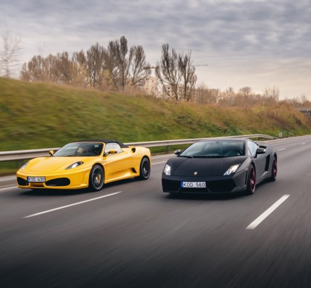 Поездка на Ferrari или Lamborghini по трассе Бикерниеки в качестве пассажира (2 круга)