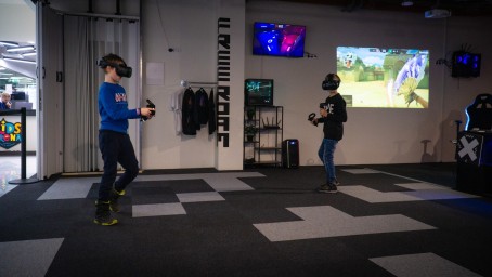 Izklaide "Free Roam VR Arēnā" diviem spēlētājiem Jelgavā