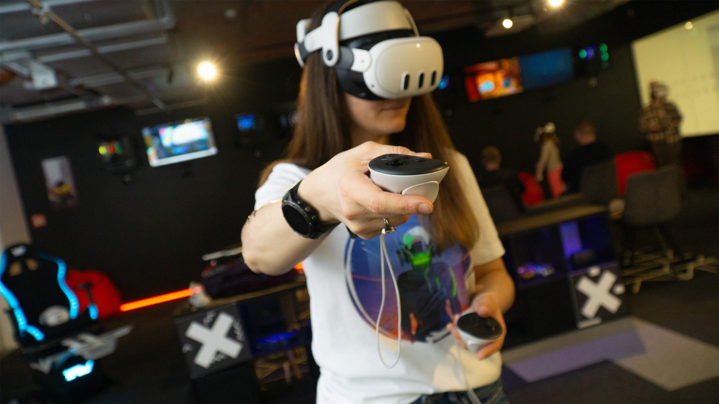 VR izklaides pie "VR Gaming" Jelgavā diviem