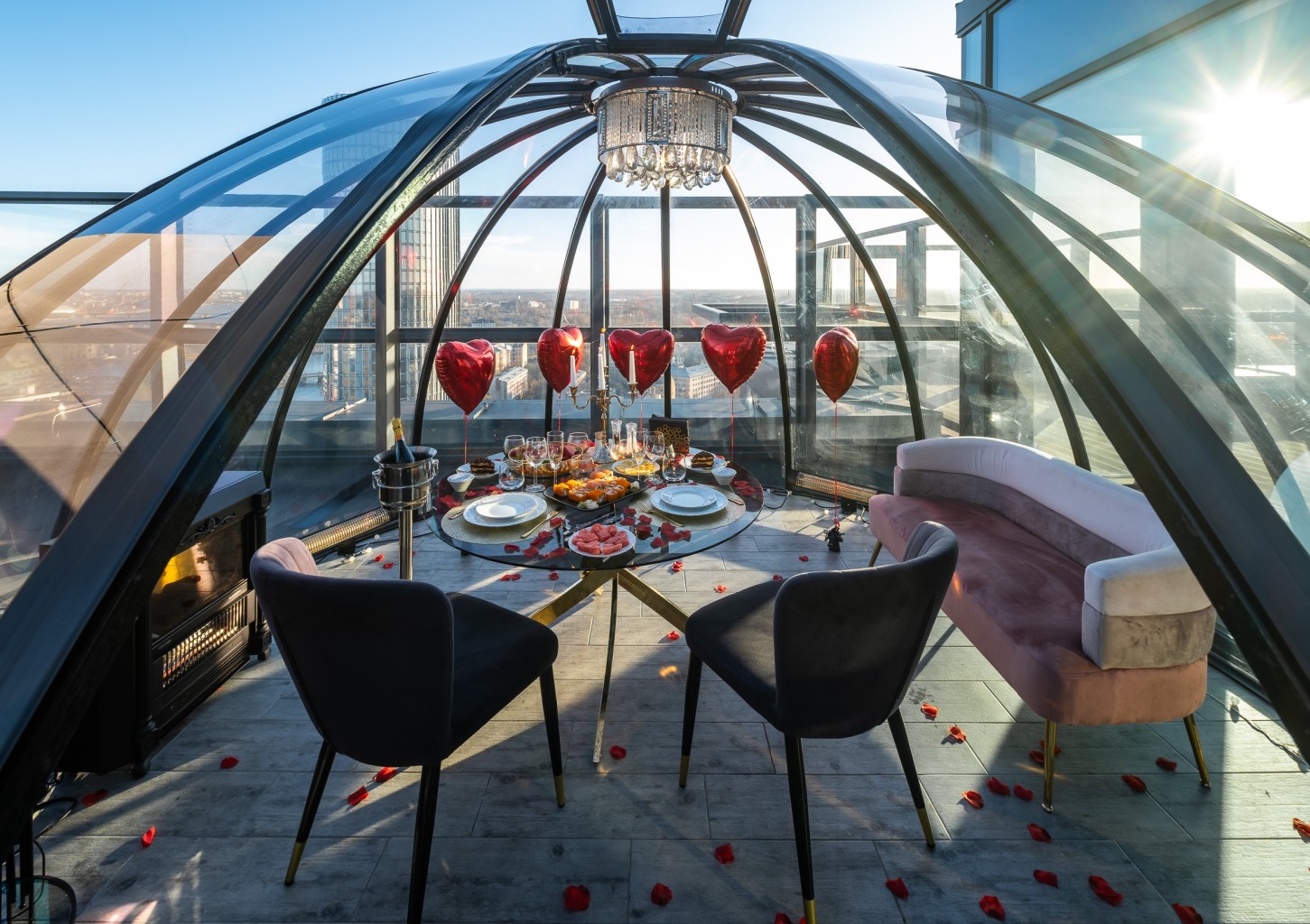 Отдых в "Skyhouse Igloo" шатре и суши от ресторана "Bento" (3-4 перс.)