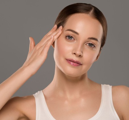 Процедура мезоинъекций Dermapen  + молочный пилинг для лица, шеи и декольте