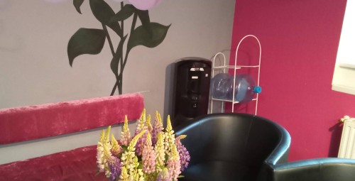 Komplekts vidēji gariem matiem: krāsošana vienā tonī, griezums un ieveidošana